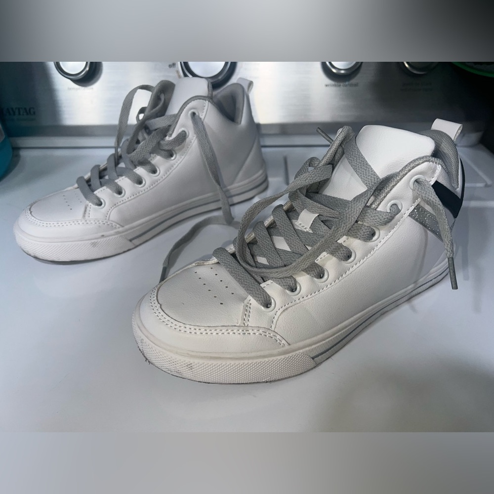 White high top tennis shoes - Picture 2 of 4